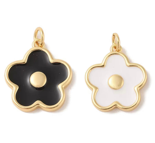 Medium Modern Daisy Charm